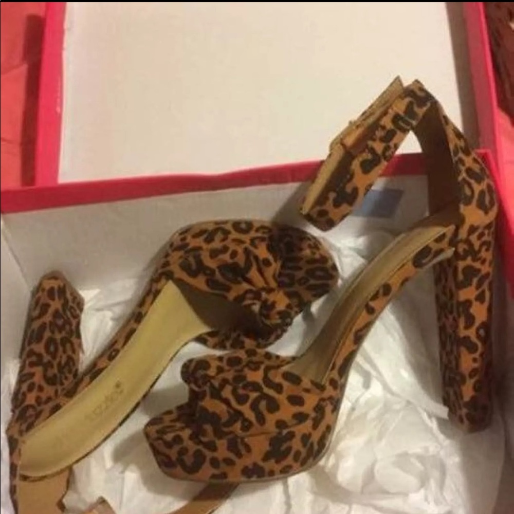 New leopard chunk heels 👠